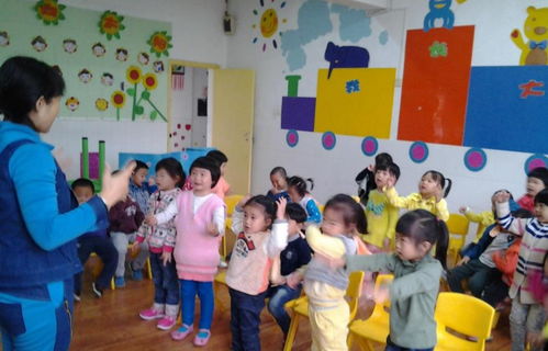 幼儿园老师让捐 物 ,孩子单纯妈妈懂 这个瓶盖就够了